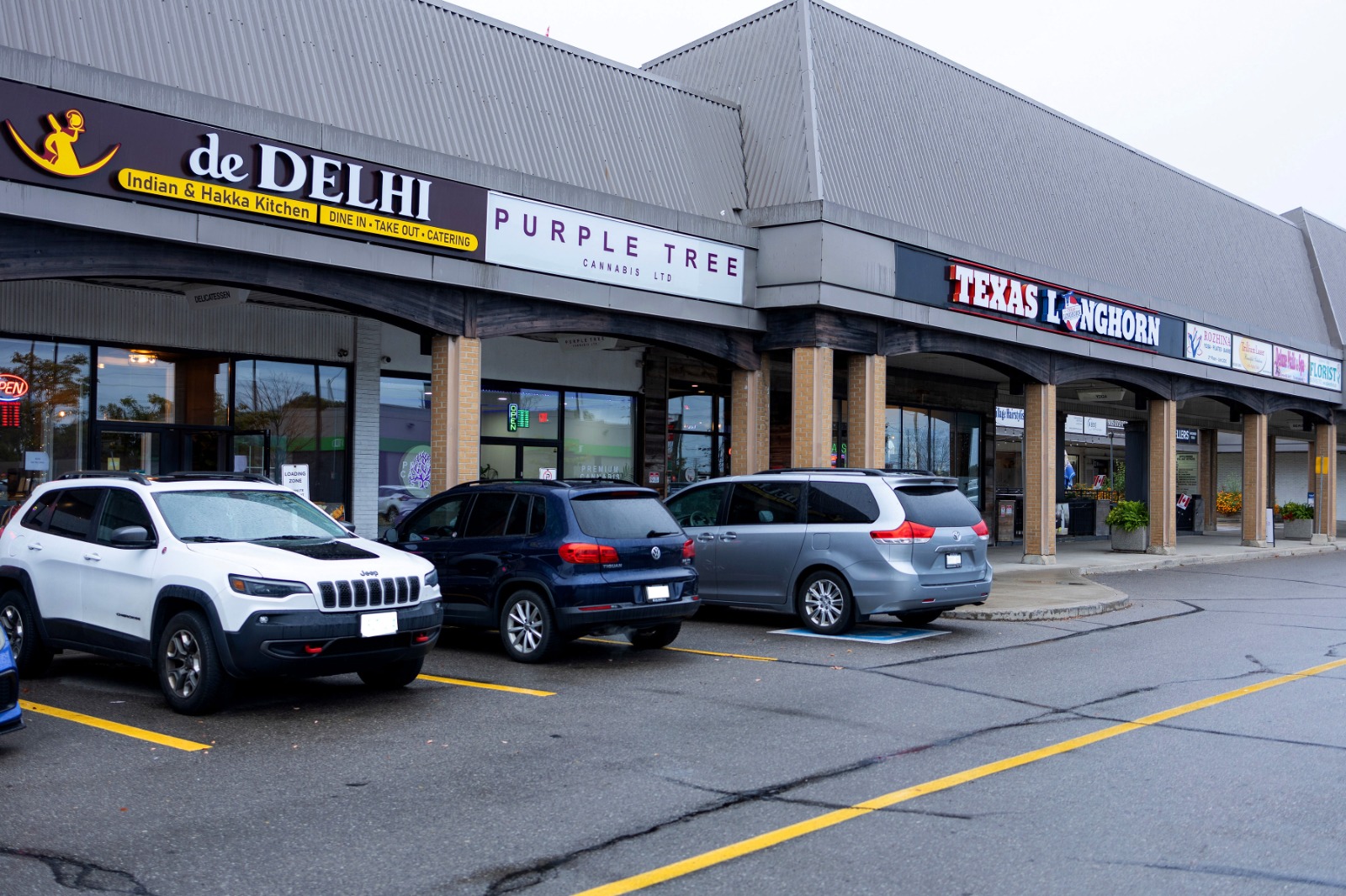 Exterior of the de Delhi restaurant